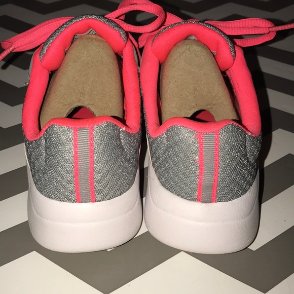 Athletic Works mesh sneakers - Picture 4 of 10